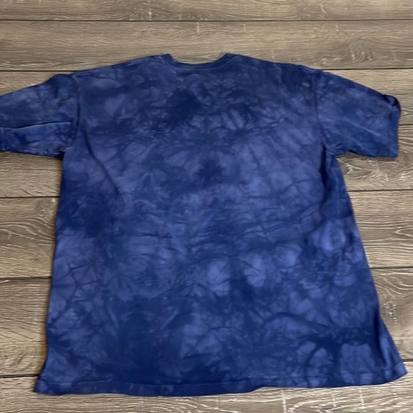 The Mountain Blue Tie Dye American Flag and Wolves Tee Men's Size Large - Picture 3 of 5